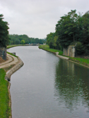 The descent from the summit on the Canal de Briare curves through dense woods.